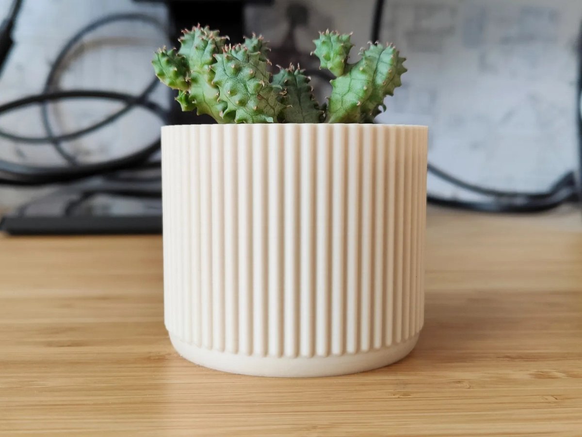small wide plant pot 70s Pot